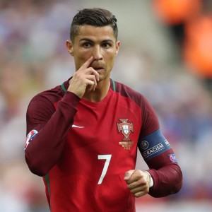 开云体育平台-巅峰对决与逆转传奇，阿扎伦卡的网球辉煌与东契奇80分钟激战西班牙的悬念，双雄争锋，跨越网与篮的巅峰对决与终极悬念